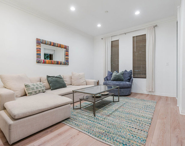 5625 Crescent Park - Photo Thumbnail 3