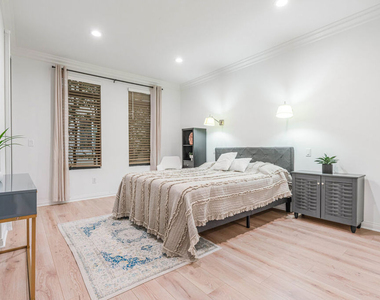 5625 Crescent Park - Photo Thumbnail 12