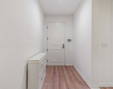 5625 Crescent Park - Photo Thumbnail 10