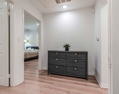 5625 Crescent Park - Photo Thumbnail 11
