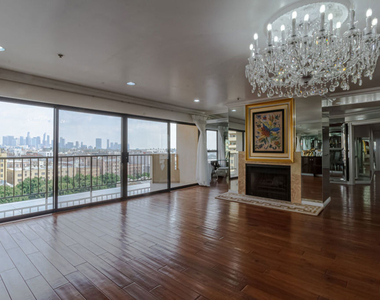 727 S Ardmore Avenue - Photo Thumbnail 1