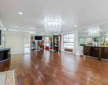 727 S Ardmore Avenue - Photo Thumbnail 4