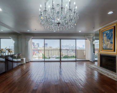 727 S Ardmore Avenue - Photo Thumbnail 5