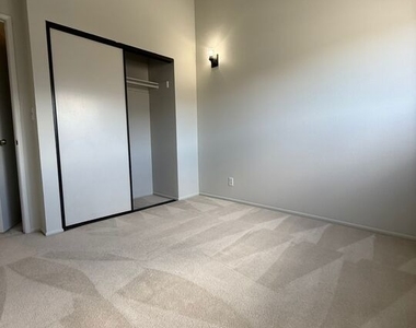 2809 Montrose Avenue - Photo Thumbnail 22