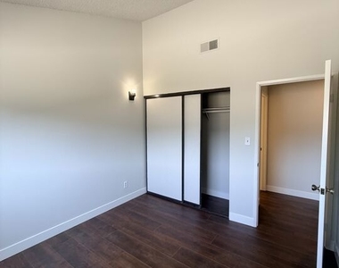 2809 Montrose Avenue - Photo Thumbnail 27