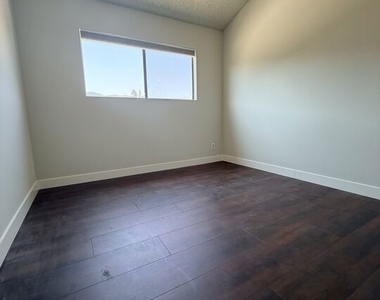 2809 Montrose Avenue - Photo Thumbnail 26