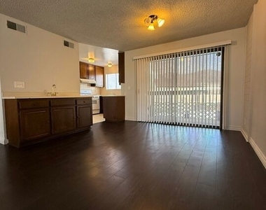 2809 Montrose Avenue - Photo Thumbnail 11