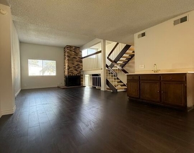 2809 Montrose Avenue - Photo Thumbnail 12