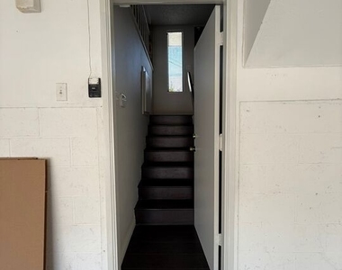 2809 Montrose Avenue - Photo Thumbnail 6