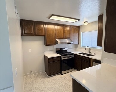 2809 Montrose Avenue - Photo Thumbnail 20