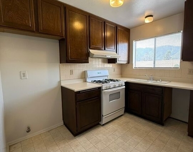 2809 Montrose Avenue - Photo Thumbnail 14