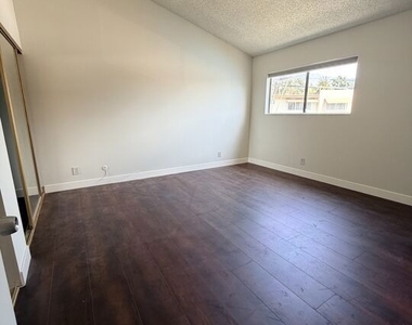 2809 Montrose Avenue - Photo Thumbnail 29