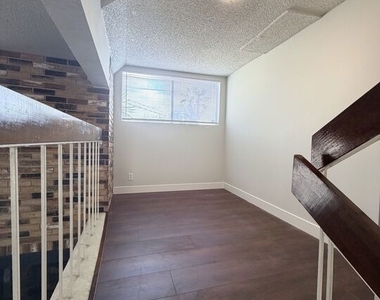 2809 Montrose Avenue - Photo Thumbnail 22