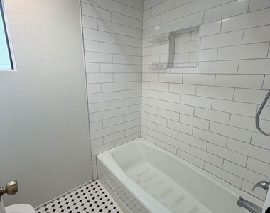 2809 Montrose Avenue - Photo Thumbnail 32