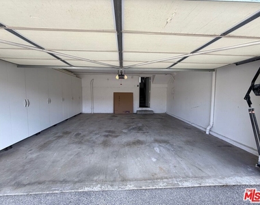 2809 Montrose Avenue - Photo Thumbnail 4