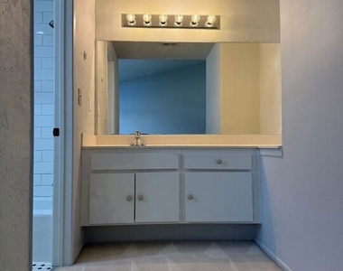 2809 Montrose Avenue - Photo Thumbnail 30