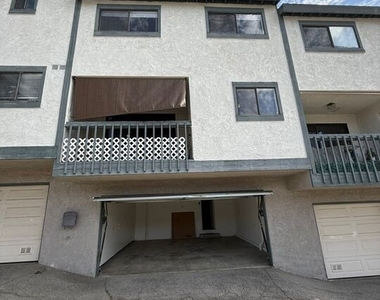 2809 Montrose Avenue - Photo Thumbnail 3