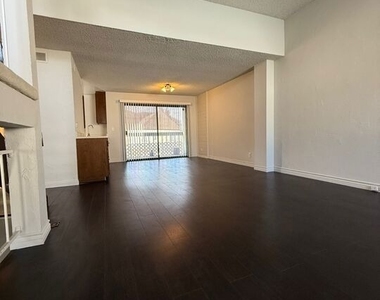 2809 Montrose Avenue - Photo Thumbnail 10