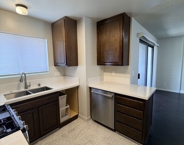 2809 Montrose Avenue - Photo Thumbnail 19