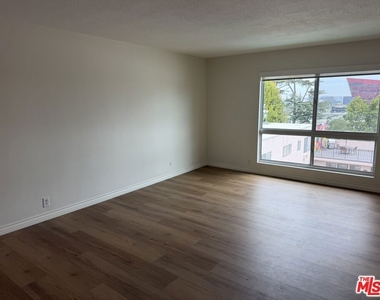970 Palm Avenue - Photo Thumbnail 1