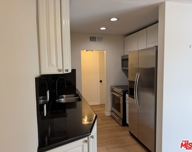 970 Palm Avenue - Photo Thumbnail 5