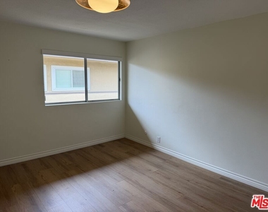 970 Palm Avenue - Photo Thumbnail 6