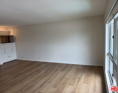 970 Palm Avenue - Photo Thumbnail 2