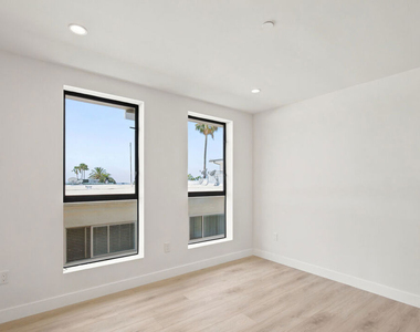 1434 N Poinsettia Place - Photo Thumbnail 14