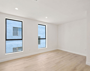 1434 N Poinsettia Place - Photo Thumbnail 12