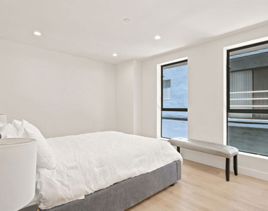 1434 N Poinsettia Place - Photo Thumbnail 7