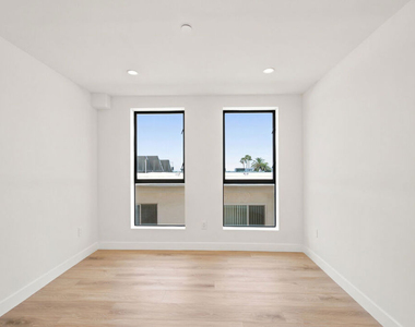 1434 N Poinsettia Place - Photo Thumbnail 13