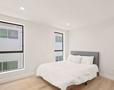 1434 N Poinsettia Place - Photo Thumbnail 11