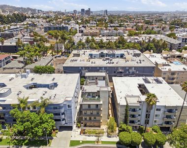 1434 N Poinsettia Place - Photo Thumbnail 20