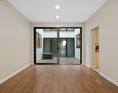 1830 Westholme Avenue - Photo Thumbnail 7