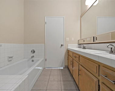 1830 Westholme Avenue - Photo Thumbnail 17