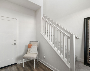 592 E Imperial Avenue - Photo Thumbnail 4