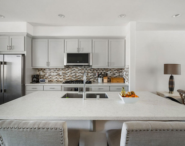 592 E Imperial Avenue - Photo Thumbnail 12