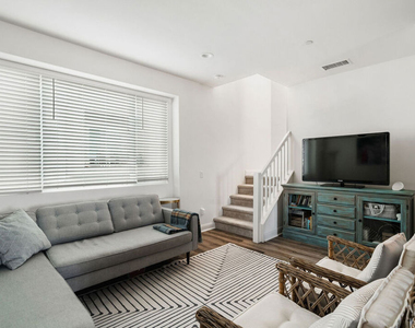 592 E Imperial Avenue - Photo Thumbnail 14