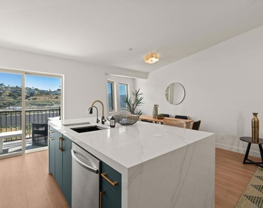 2483 Oxford Ave - Photo Thumbnail 8