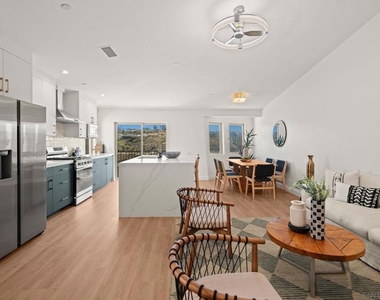 2483 Oxford Ave - Photo Thumbnail 6