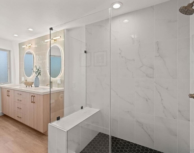 2483 Oxford Ave - Photo Thumbnail 23
