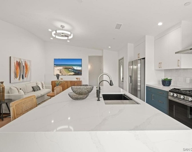 2483 Oxford Ave - Photo Thumbnail 3