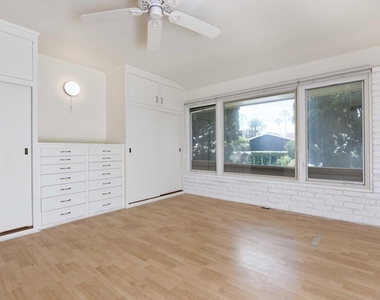 8405 Paseo Del Ocaso - Photo Thumbnail 10