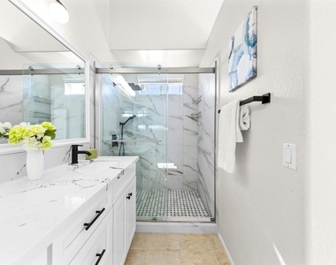 11845 Spruce Run Dr, Unit B - Photo Thumbnail 12