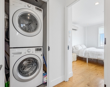 319 Graham Avenue - Photo Thumbnail 4