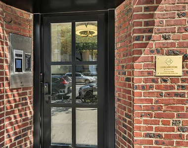 York Avenue - Photo Thumbnail 5