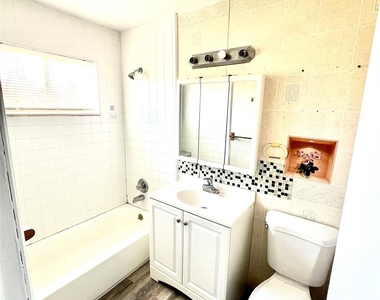 27 Lexington Lane - Photo Thumbnail 8
