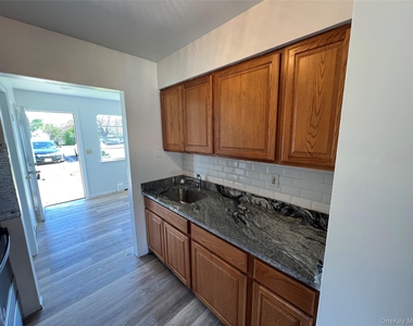 27 Lexington Lane - Photo Thumbnail 4