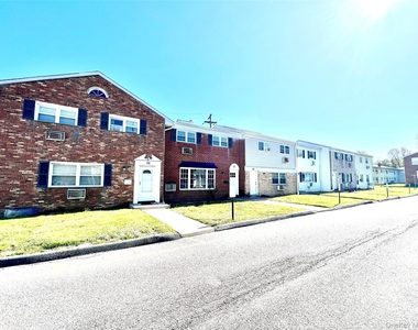 27 Lexington Lane - Photo Thumbnail 1