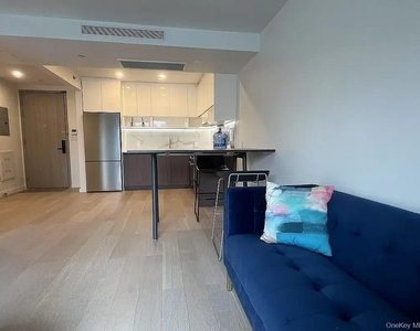 14449 Northern Boulevard - Photo Thumbnail 4